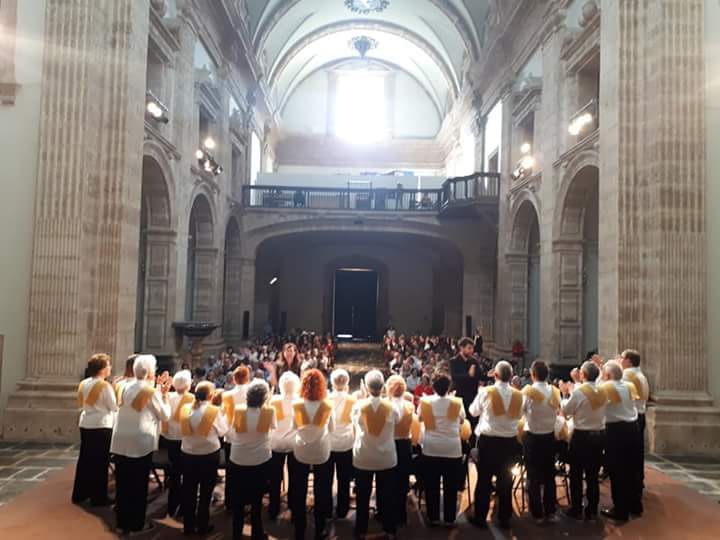 Les Veus de la Memòria emociona a los representantes de la Fundación Pasqual Maragall en su actuación en San Miguel de los Reyes